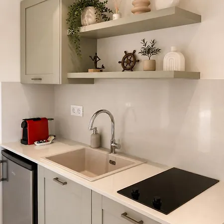 Niriides Sea View, Pool, Brand New 2026 Apartman